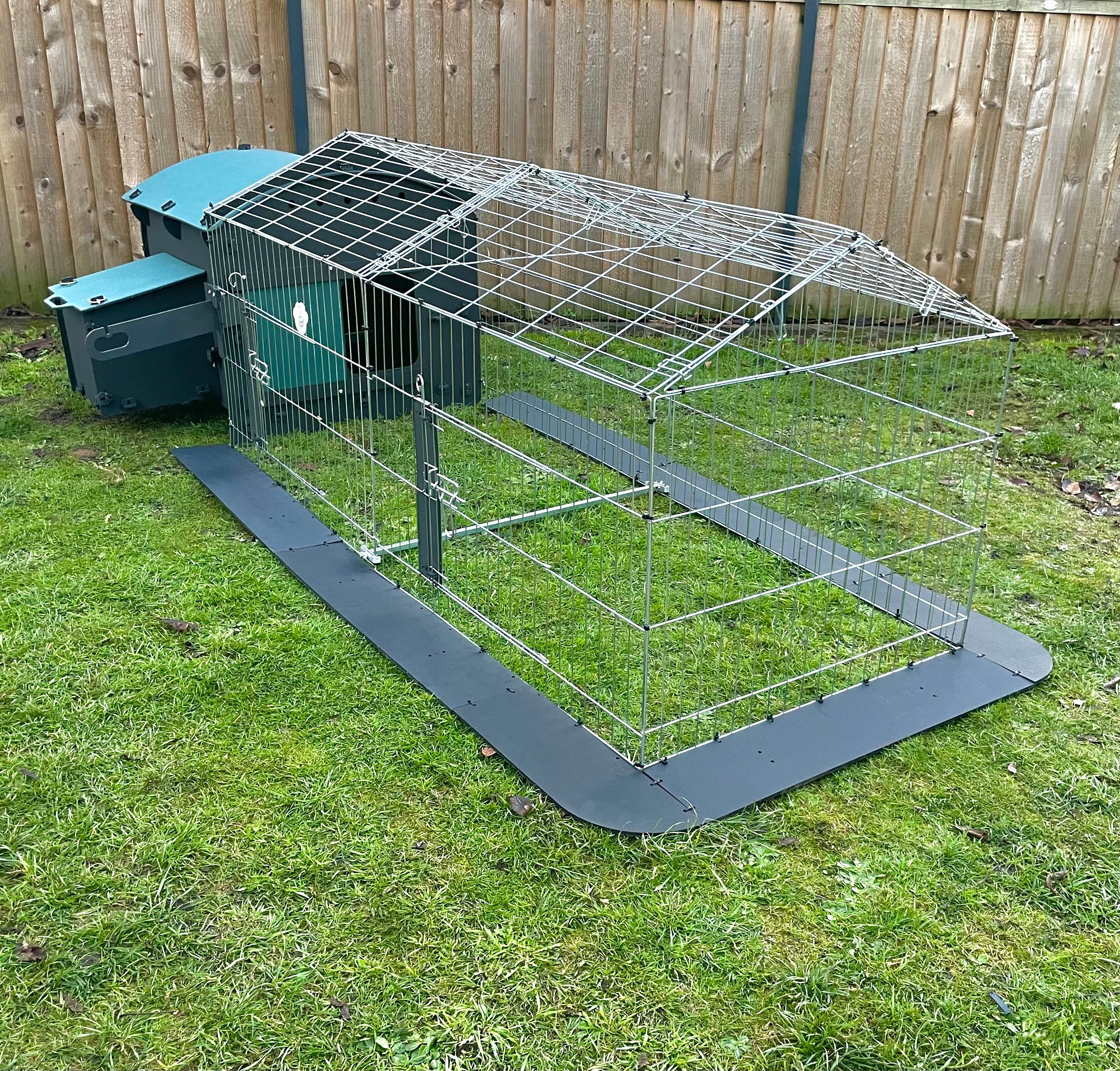 Spacious Chicken Coop UK with Winter Insulation – Chuck Huts