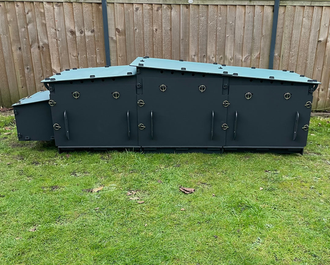 Black Extra Large Chicken Coop ( Up to 12 large chickens)