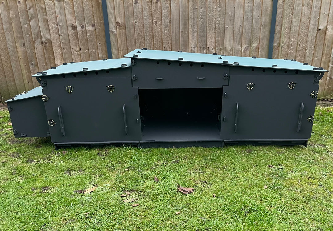 Black Extra Large Chicken Coop ( Up to 12 large chickens)