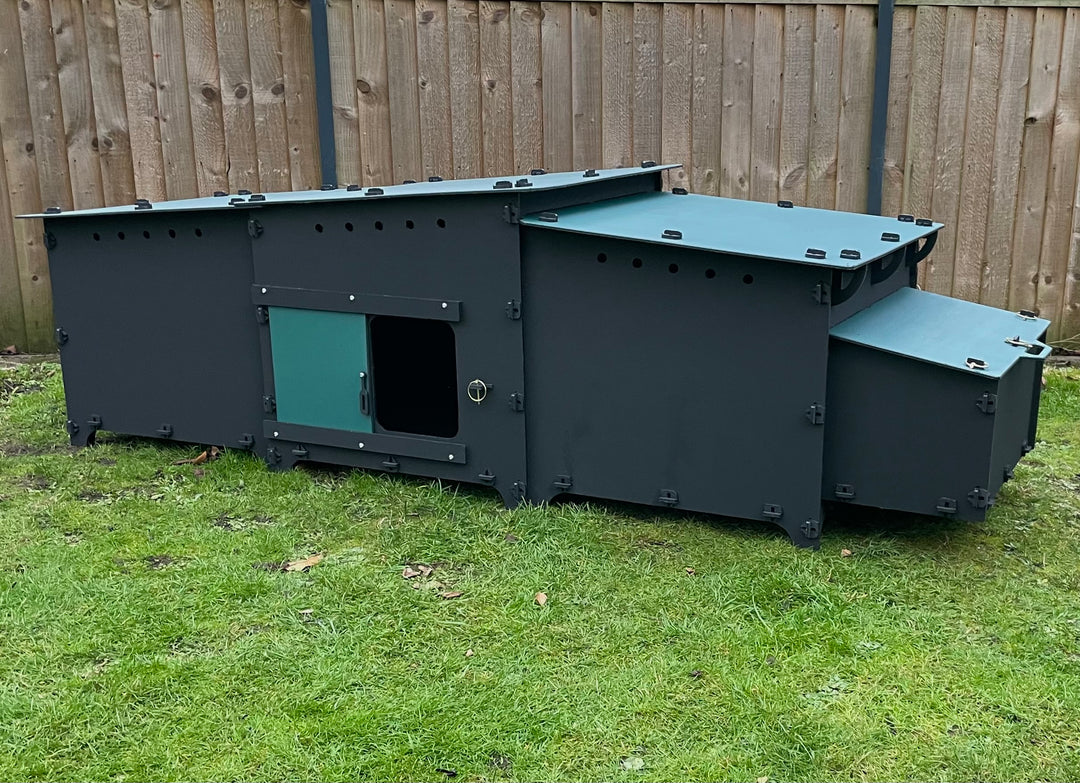 Black Extra Large Chicken Coop ( Up to 12 large chickens)